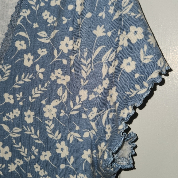 Torrid Blue and White Floral Blouse - Picture 4 of 6